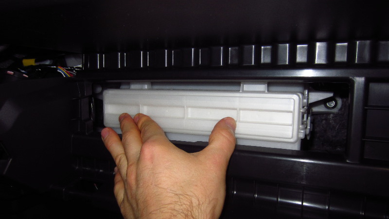 2014-2021-Mitsubishi-Outlander-Cabin-Air-Filter-Replacement-Guide-023