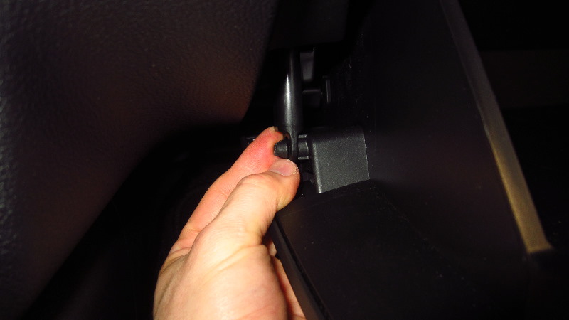 2014-2021-Mitsubishi-Outlander-Cabin-Air-Filter-Replacement-Guide-028