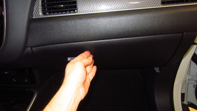 2014-2021-Mitsubishi-Outlander-Cabin-Air-Filter-Replacement-Guide-029