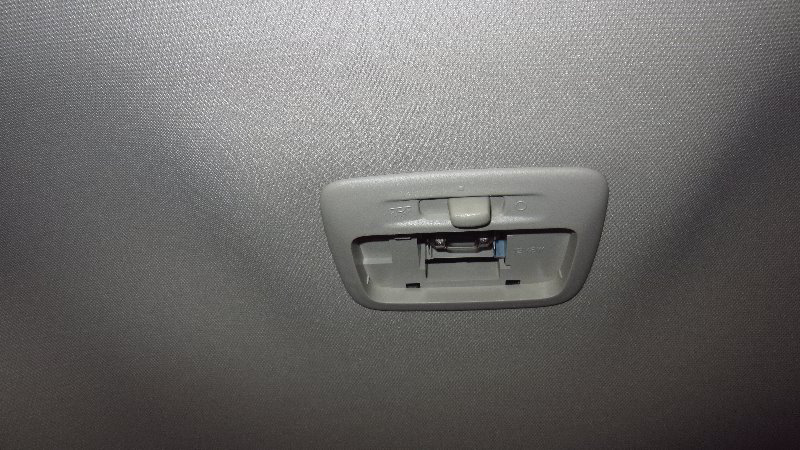 2014-2021-Mitsubishi-Outlander-Cargo-Area-Light-Bulb-Replacement-Guide-007