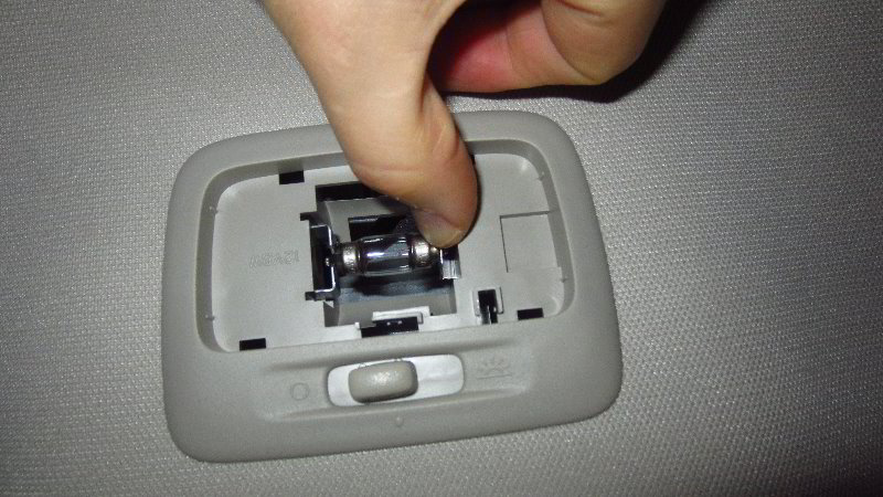 2014-2021-Mitsubishi-Outlander-Cargo-Area-Light-Bulb-Replacement-Guide-008