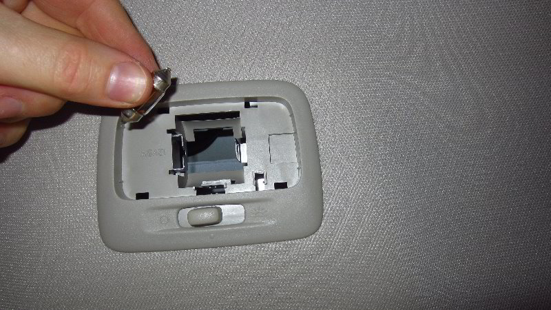 2014-2021-Mitsubishi-Outlander-Cargo-Area-Light-Bulb-Replacement-Guide-009