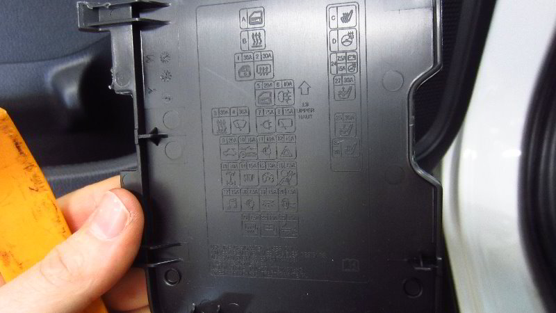 2014-2021-Mitsubishi-Outlander-Electrical-Fuse-Replacement-Guide-012