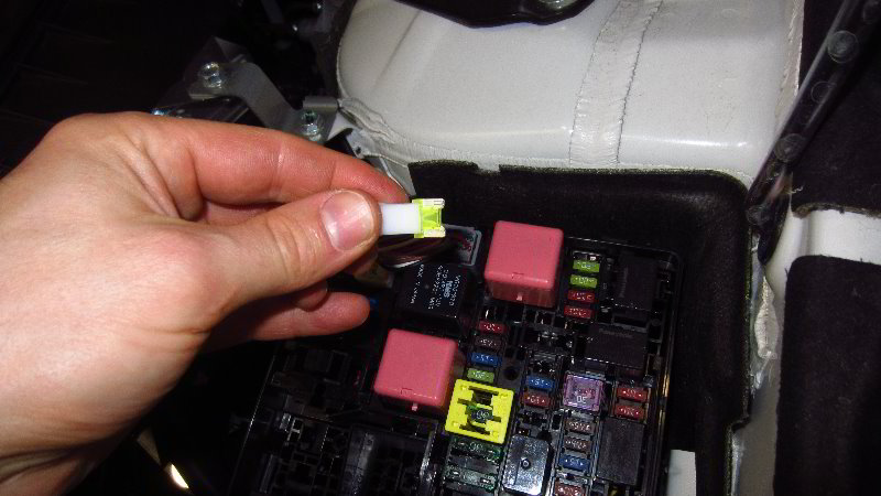 2014-2021-Mitsubishi-Outlander-Electrical-Fuse-Replacement-Guide-015