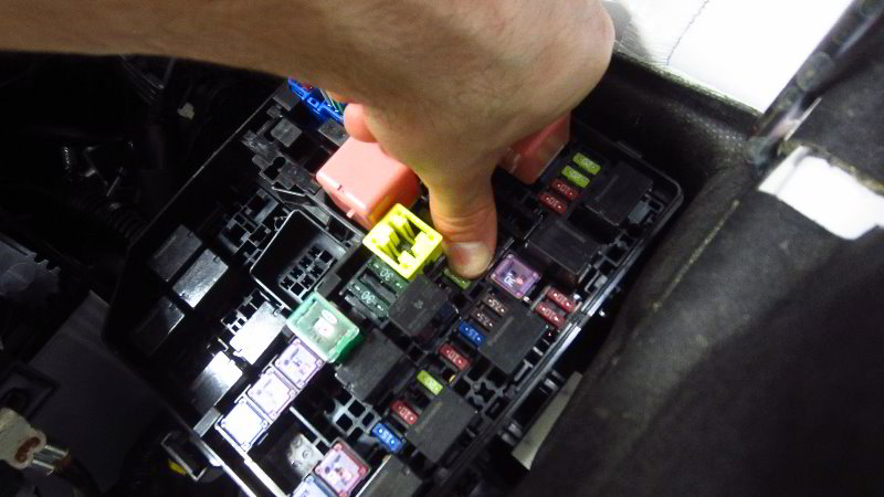 2014-2021-Mitsubishi-Outlander-Electrical-Fuse-Replacement-Guide-018