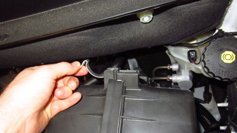 2014-2021-Mitsubishi-Outlander-Engine-Air-Filter-Replacement-Guide-005