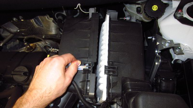 2014-2021-Mitsubishi-Outlander-Engine-Air-Filter-Replacement-Guide-006