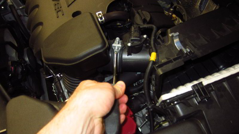 2014-2021-Mitsubishi-Outlander-Engine-Air-Filter-Replacement-Guide-013