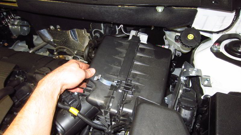 2014-2021-Mitsubishi-Outlander-Engine-Air-Filter-Replacement-Guide-018