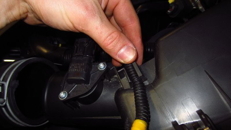 2014-2021-Mitsubishi-Outlander-Engine-Air-Filter-Replacement-Guide-021