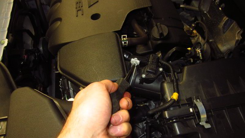 2014-2021-Mitsubishi-Outlander-Engine-Air-Filter-Replacement-Guide-024