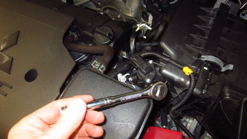 2014-2021-Mitsubishi-Outlander-Engine-Air-Filter-Replacement-Guide-025