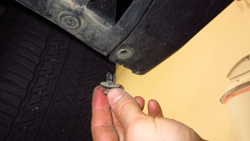 2014-2021-Mitsubishi-Outlander-Fog-Light-Bulbs-Replacement-Guide-003