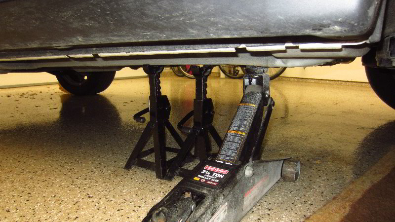 2014-2021-Mitsubishi-Outlander-Front-Brake-Pads-Replacement-Guide-003