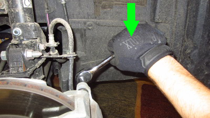 2014-2021-Mitsubishi-Outlander-Front-Brake-Pads-Replacement-Guide-008