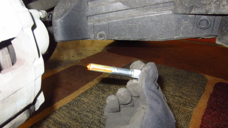 2014-2021-Mitsubishi-Outlander-Front-Brake-Pads-Replacement-Guide-010