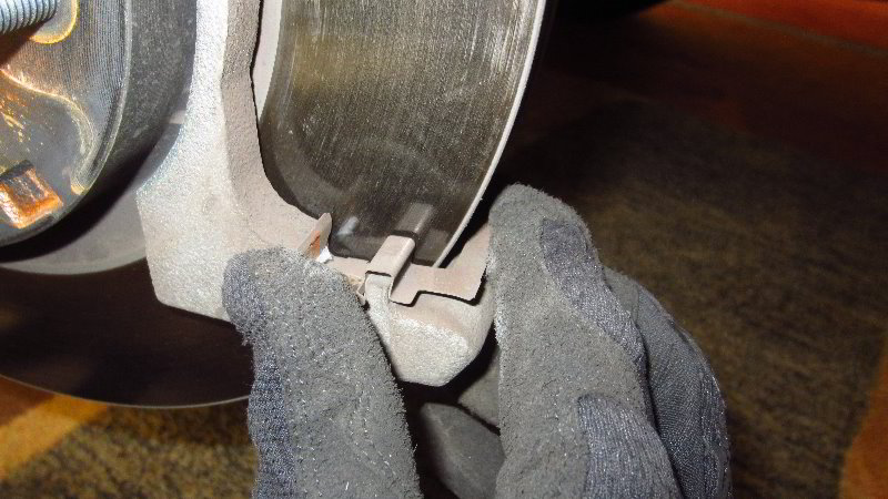 2014-2021-Mitsubishi-Outlander-Front-Brake-Pads-Replacement-Guide-016