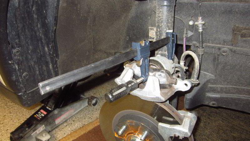 2014-2021-Mitsubishi-Outlander-Front-Brake-Pads-Replacement-Guide-018