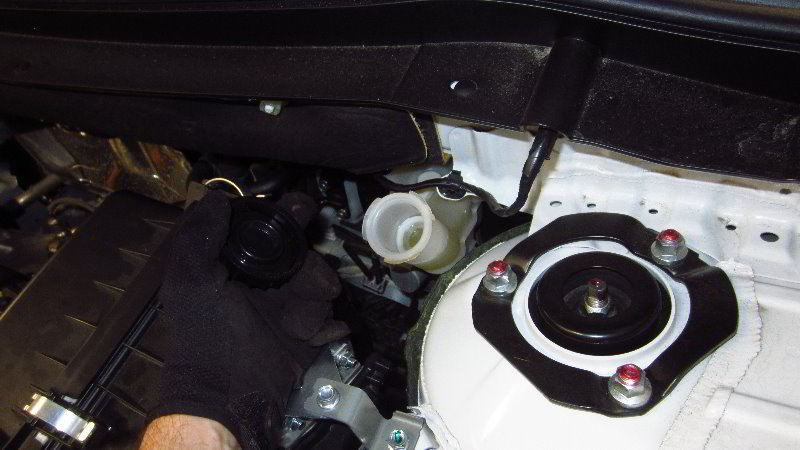 2014-2021-Mitsubishi-Outlander-Front-Brake-Pads-Replacement-Guide-020