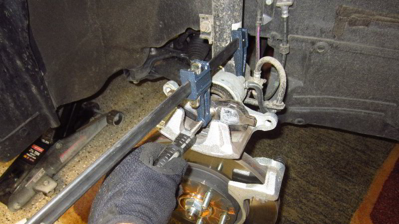 2014-2021-Mitsubishi-Outlander-Front-Brake-Pads-Replacement-Guide-021