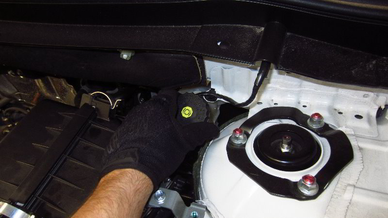 2014-2021-Mitsubishi-Outlander-Front-Brake-Pads-Replacement-Guide-022