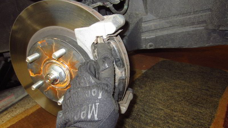 2014-2021-Mitsubishi-Outlander-Front-Brake-Pads-Replacement-Guide-023