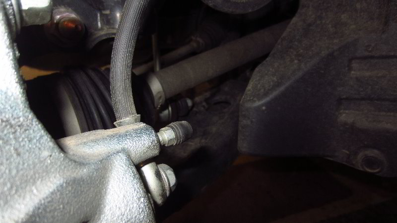 2014-2021-Mitsubishi-Outlander-Front-Brake-Pads-Replacement-Guide-031