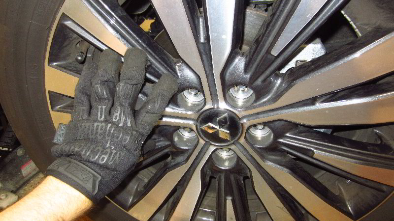 2014-2021-Mitsubishi-Outlander-Front-Brake-Pads-Replacement-Guide-034