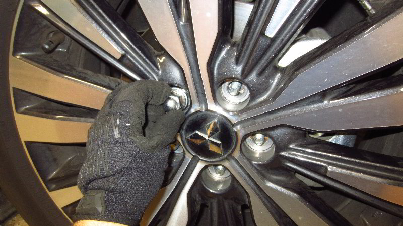 2014-2021-Mitsubishi-Outlander-Front-Brake-Pads-Replacement-Guide-035