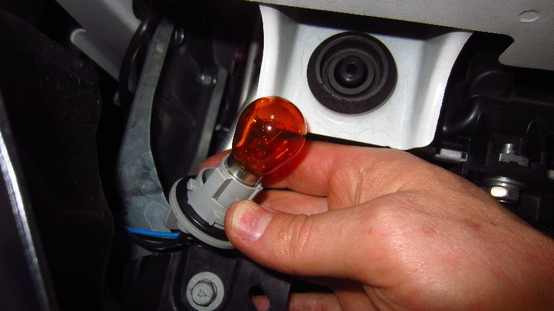 2014-2021-Mitsubishi-Outlander-Headlight-Bulbs-Replacement-Guide-029