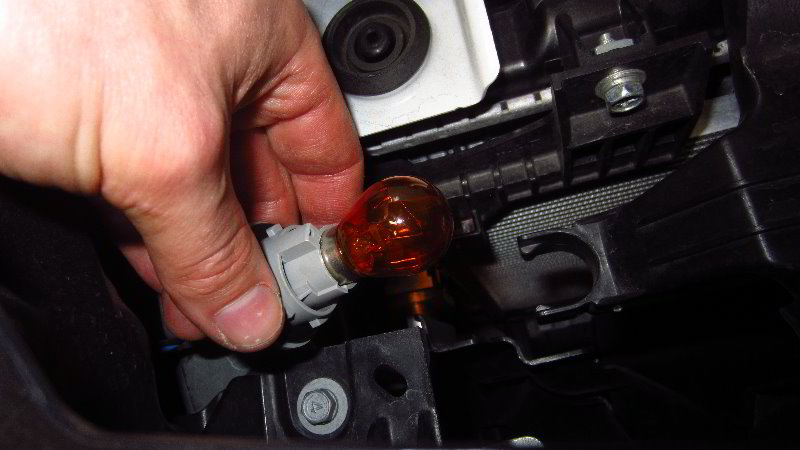 2014-2021-Mitsubishi-Outlander-Headlight-Bulbs-Replacement-Guide-031