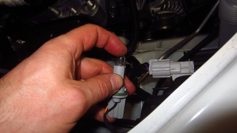 2014-2021-Mitsubishi-Outlander-Headlight-Bulbs-Replacement-Guide-043