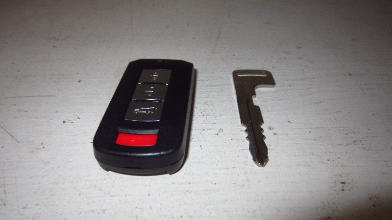 2014-2021-Mitsubishi-Outlander-Key-Fob-Battery-Replacement-Guide-005