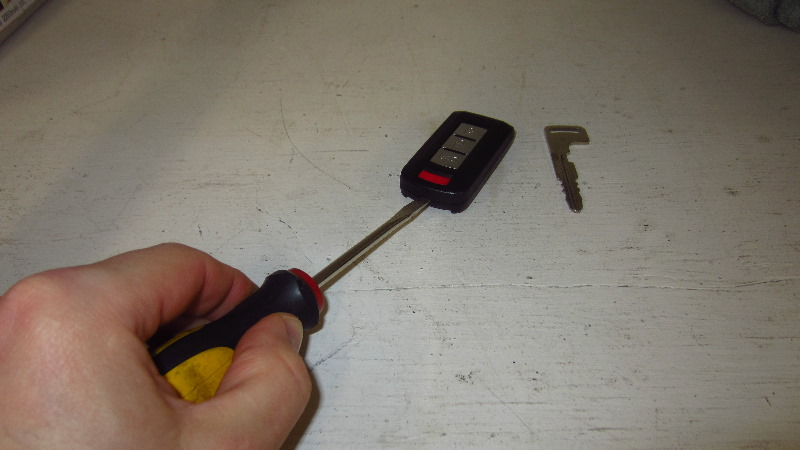 2014-2021-Mitsubishi-Outlander-Key-Fob-Battery-Replacement-Guide-007