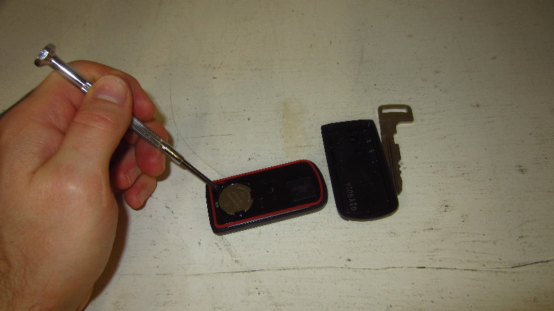 2014-2021-Mitsubishi-Outlander-Key-Fob-Battery-Replacement-Guide-010