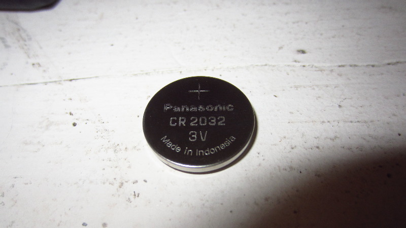 2014-2021-Mitsubishi-Outlander-Key-Fob-Battery-Replacement-Guide-012