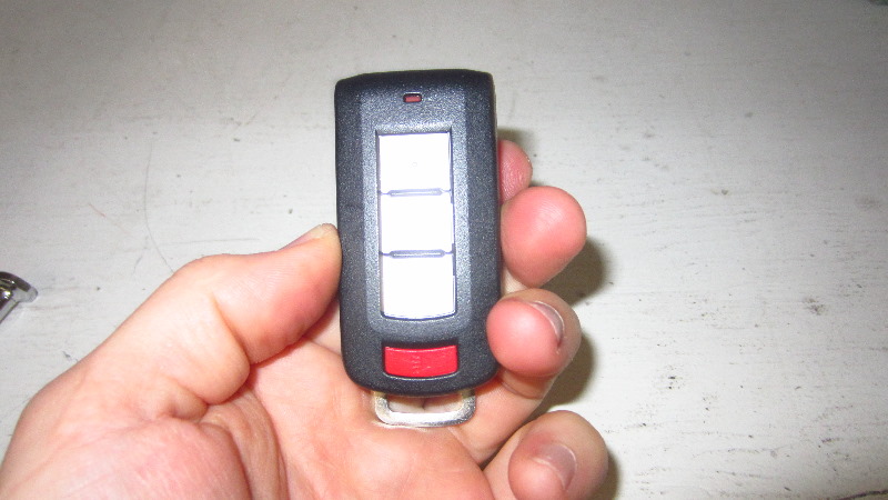 2014-2021-Mitsubishi-Outlander-Key-Fob-Battery-Replacement-Guide-020