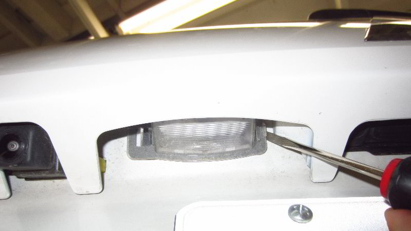 2014-2021-Mitsubishi-Outlander-License-Plate-Light-Bulbs-Replacement-Guide-018
