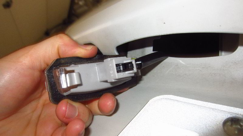2014-2021-Mitsubishi-Outlander-License-Plate-Light-Bulbs-Replacement-Guide-019