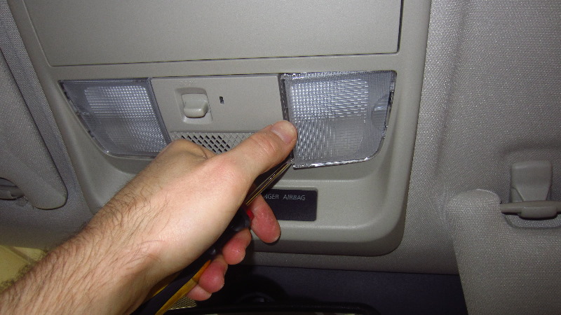 2014-2021-Mitsubishi-Outlander-Map-Light-Bulbs-Replacement-Guide-003