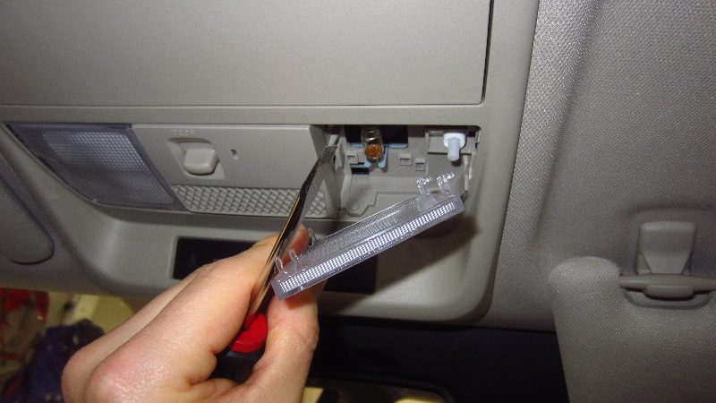 2014-2021-Mitsubishi-Outlander-Map-Light-Bulbs-Replacement-Guide-004