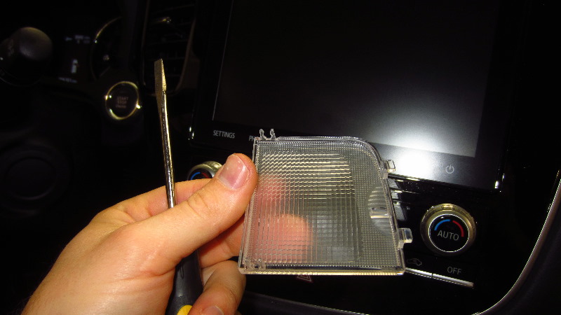 2014-2021-Mitsubishi-Outlander-Map-Light-Bulbs-Replacement-Guide-005
