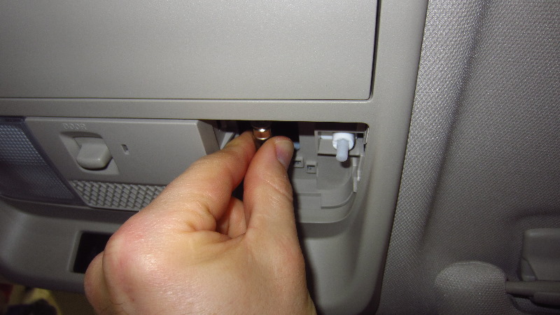 2014-2021-Mitsubishi-Outlander-Map-Light-Bulbs-Replacement-Guide-008