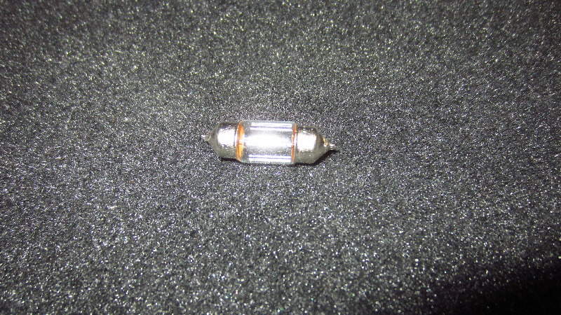 2014-2021-Mitsubishi-Outlander-Map-Light-Bulbs-Replacement-Guide-011