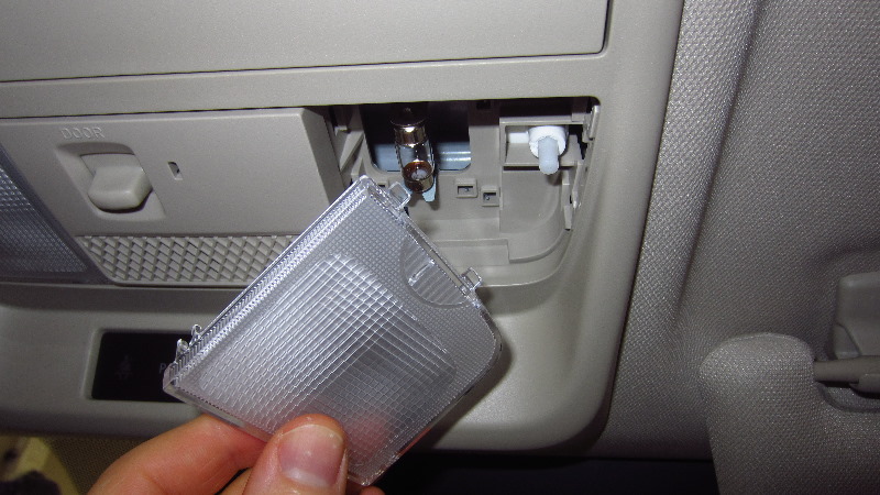 2014-2021-Mitsubishi-Outlander-Map-Light-Bulbs-Replacement-Guide-014