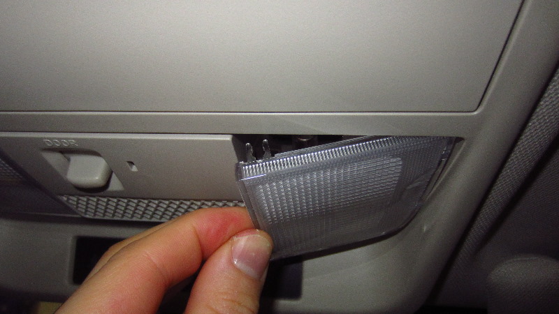 2014-2021-Mitsubishi-Outlander-Map-Light-Bulbs-Replacement-Guide-015