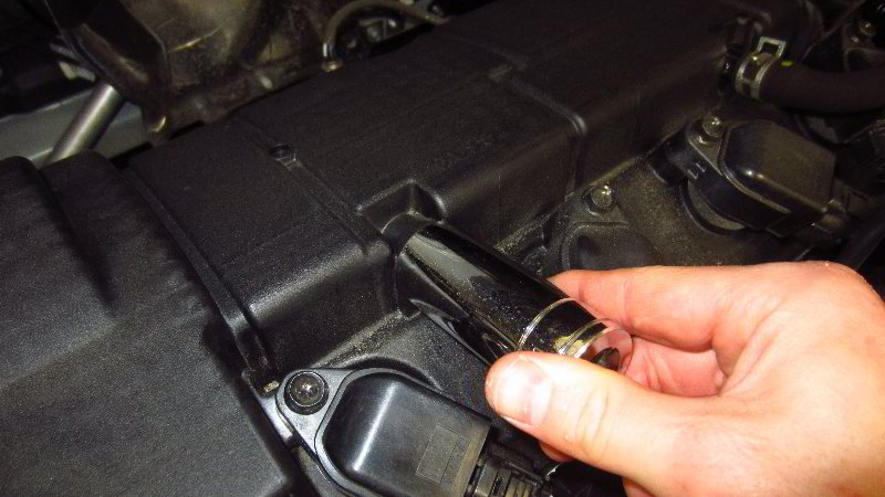 2014-2021-Mitsubishi-Outlander-PCV-Valve-Replacement-Guide-013