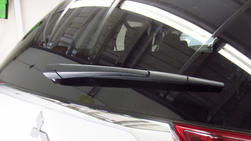 2014-2021-Mitsubishi-Outlander-Rear-Wiper-Blade-Replacement-Guide-001