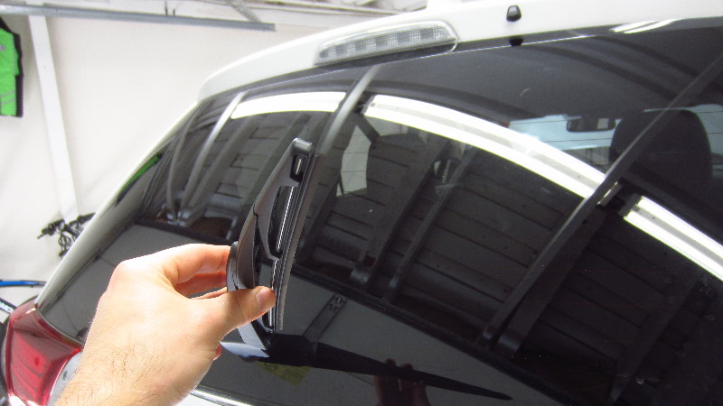 2014-2021-Mitsubishi-Outlander-Rear-Wiper-Blade-Replacement-Guide-002