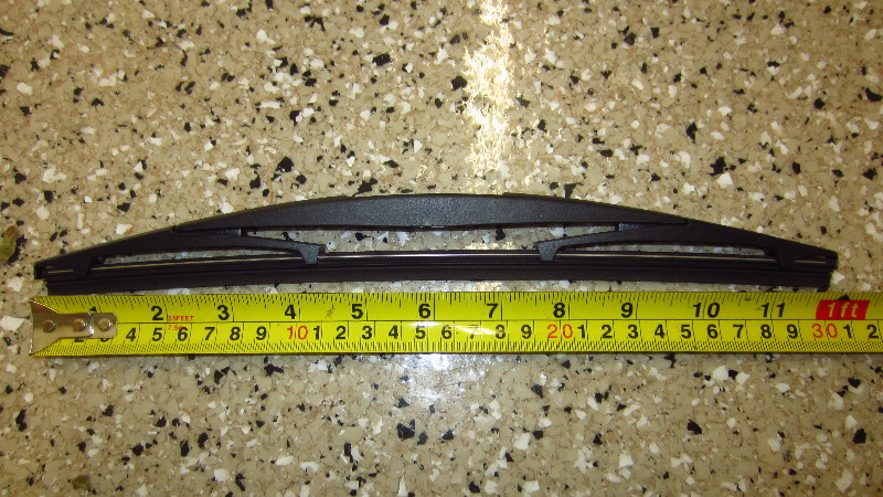 2014-2021-Mitsubishi-Outlander-Rear-Wiper-Blade-Replacement-Guide-009